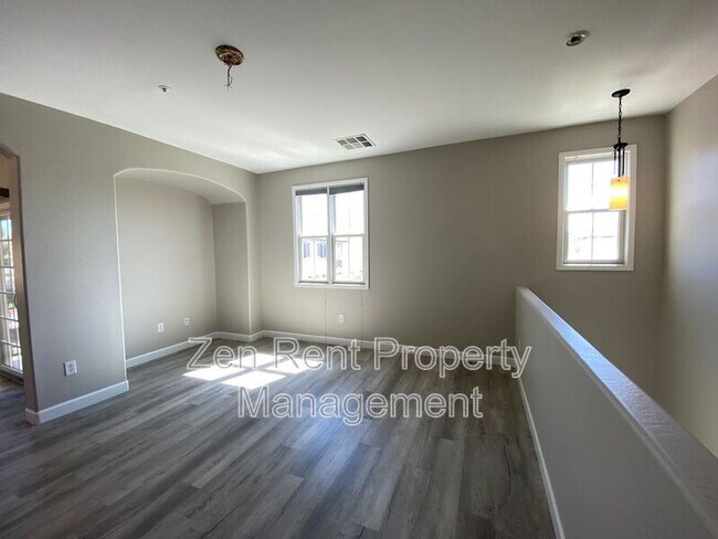 Building Photo - 2744 S Pewter Dr