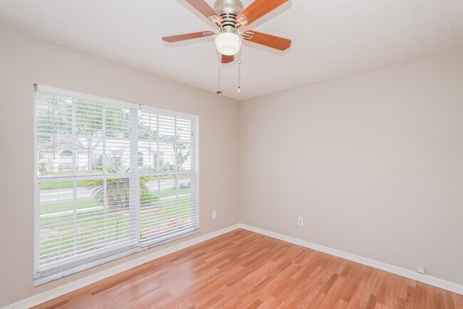 Building Photo - 1127 Hardwood Dr