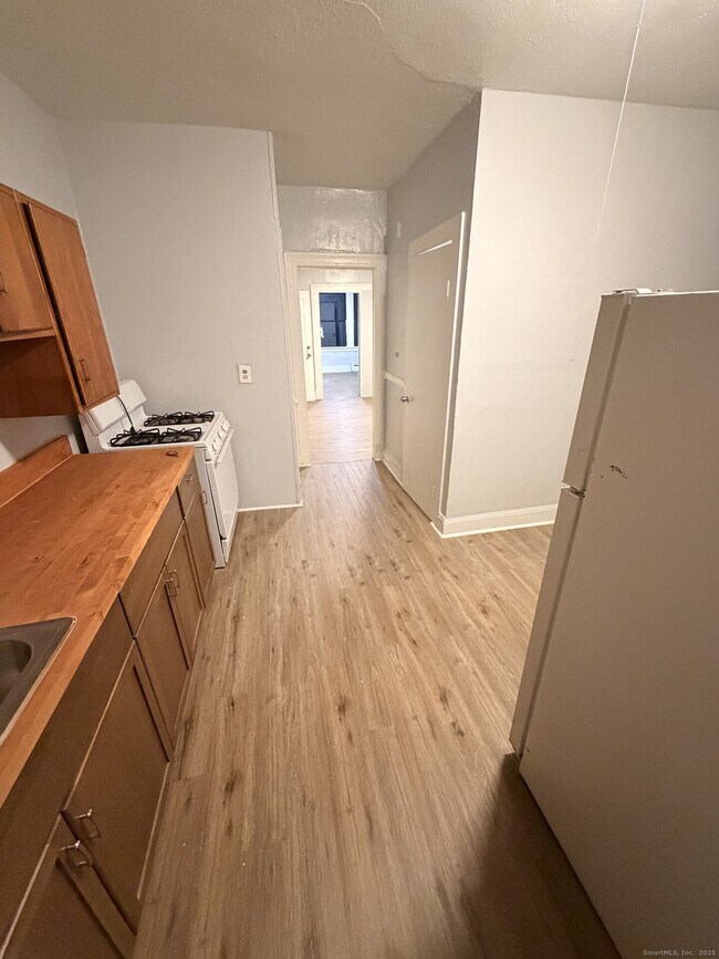 Building Photo - 42 Redding St