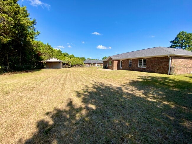 Building Photo - 2560 Nicholson Dr