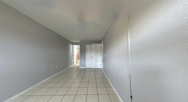 Building Photo - 3403 Palm Dr