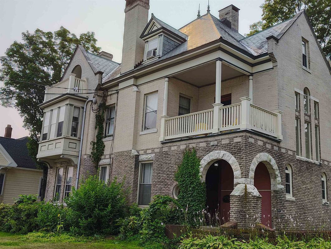 Building Photo - 113 School, 2B