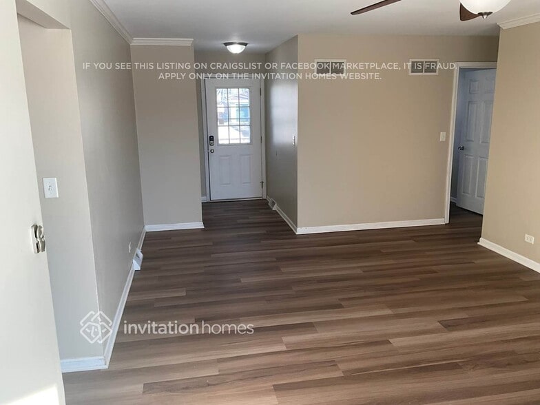 Building Photo - 416 Deerpath Dr