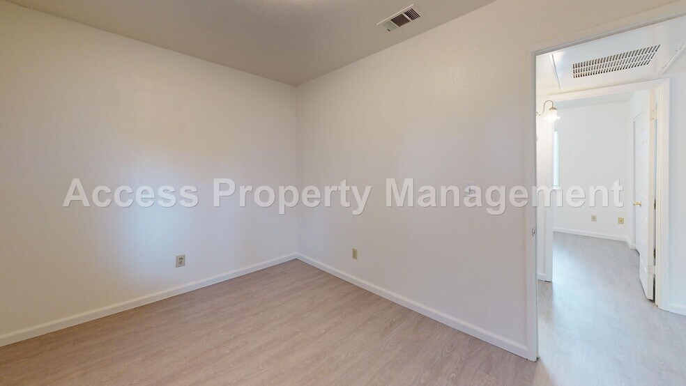 Building Photo - 114 Baker St