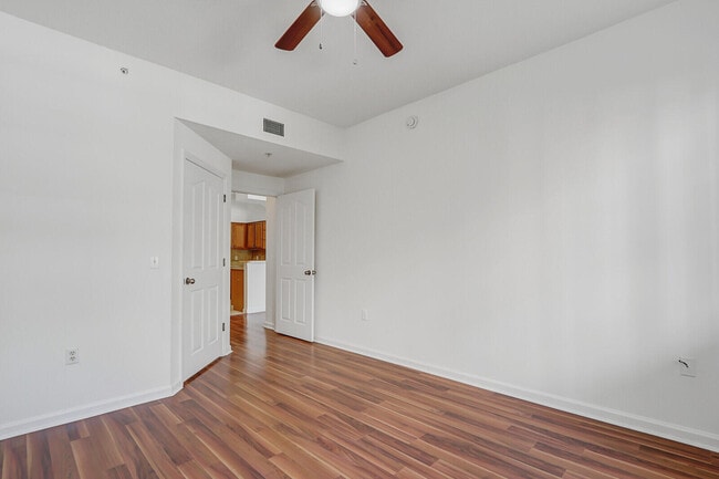 Building Photo - 3110 Myrtlewood Cir E