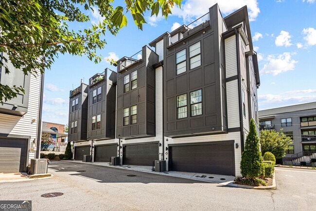 Building Photo - 92 Rogers St SE