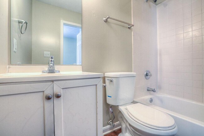Building Photo - 10602 Pine Landing Dr