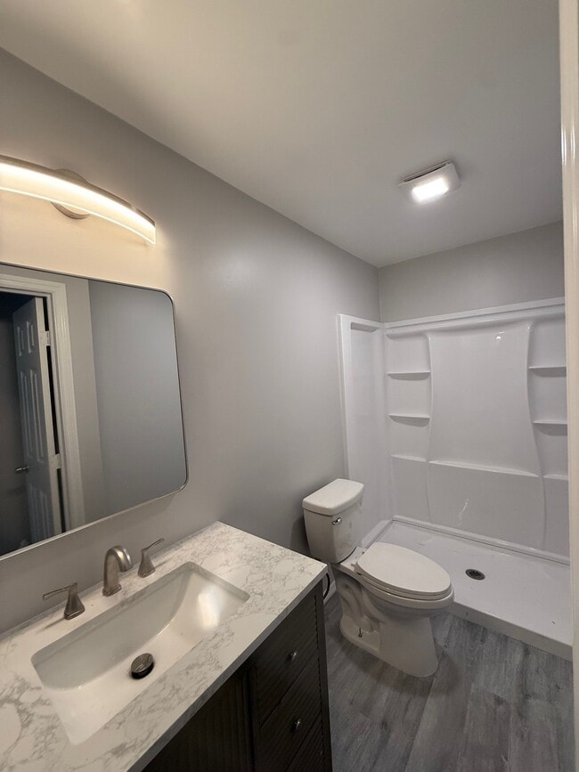 Building Photo - 190 Ventris Ave W