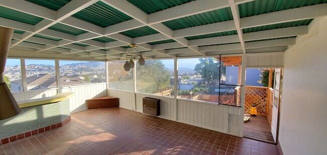 Building Photo - Beautifully Renovated Vintage  2 bedroom 2 bath single-family Home, with Bonus rooms  and Great V...