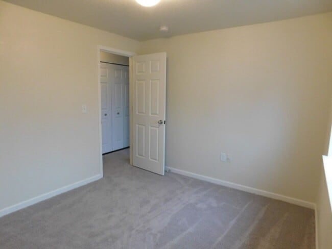 Building Photo - 3Bd/2.5Ba Two Story House - Available Soon!