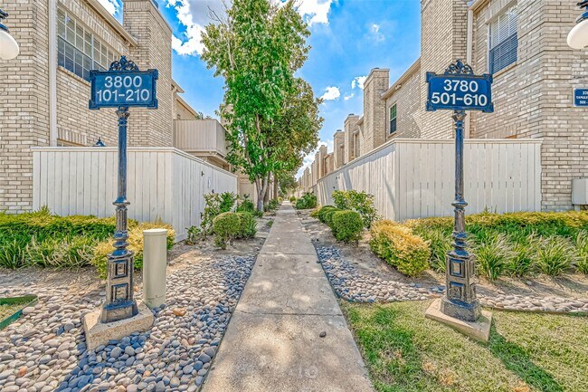 Building Photo - 3780 Tanglewilde St