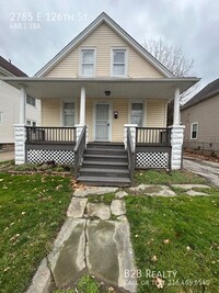 Building Photo - Charming 4-Bedroom Property in Prime Location