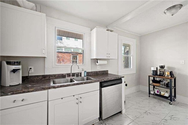 Building Photo - 443 3rd Ave