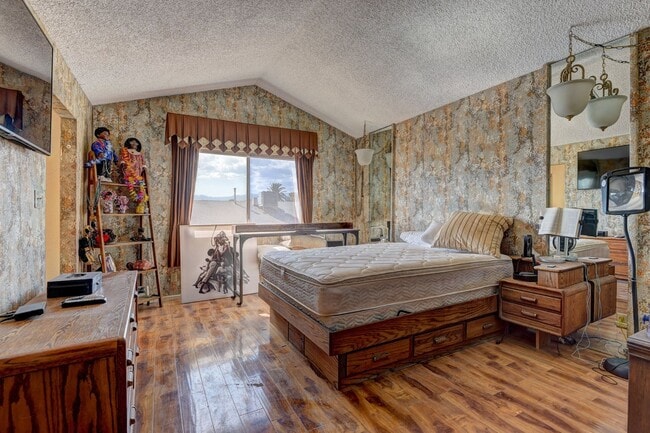 Building Photo - Discover this 4-bedroom, 2.5-bath historic beauty in the heart of Spring Valley, where Old Vegas ...