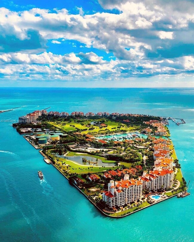 Building Photo - 19216 Fisher Island Dr