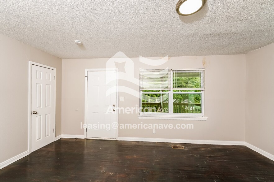 Building Photo - 820 Vanderbilt St