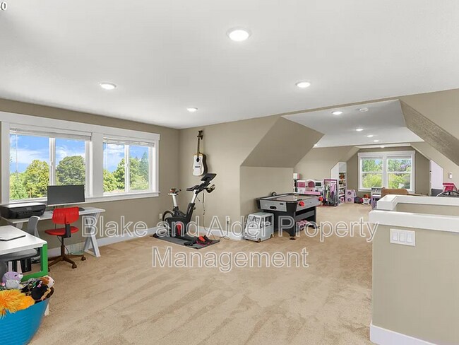 Building Photo - 3938 NE 66th Ave