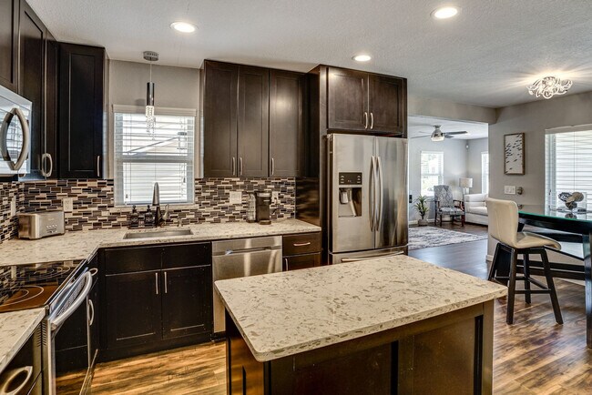 Building Photo - 1708 Kent Dr