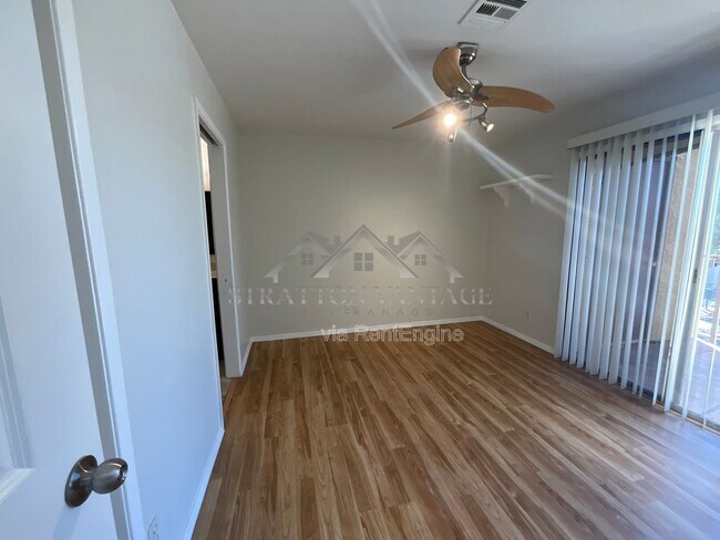 Building Photo - 653 W Guadalupe Rd