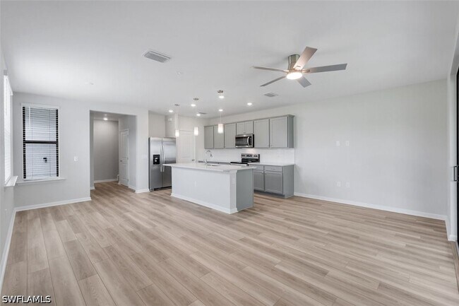 Building Photo - 27907 Radiant Ct