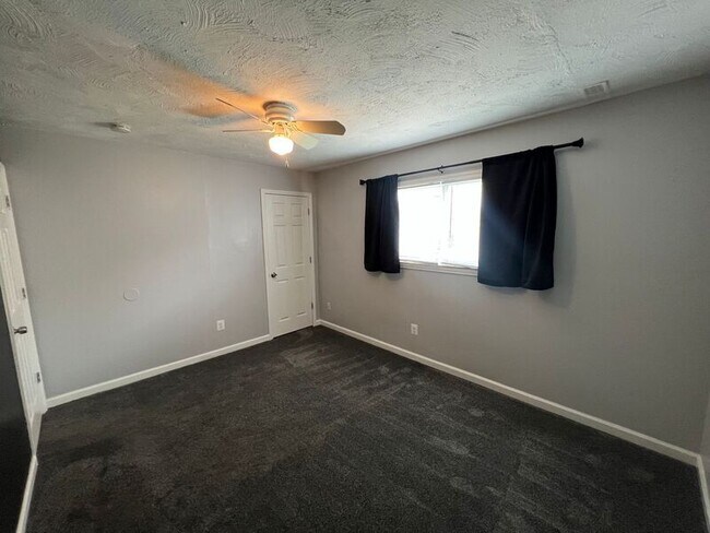 Building Photo - 9433 Sylvia St