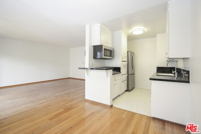 Building Photo - 1608 S Bentley Ave