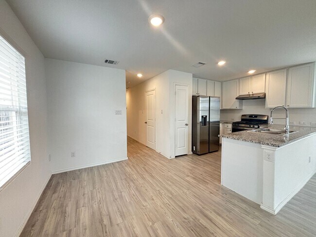 Building Photo - Charming Single-Story Home in Amenity-Rich Silos Community