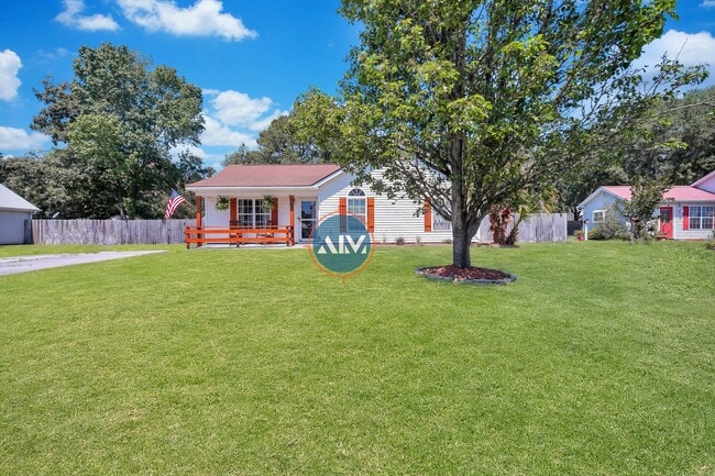 Building Photo - Beautiful 3 Bed 2 Bath Home located in his...