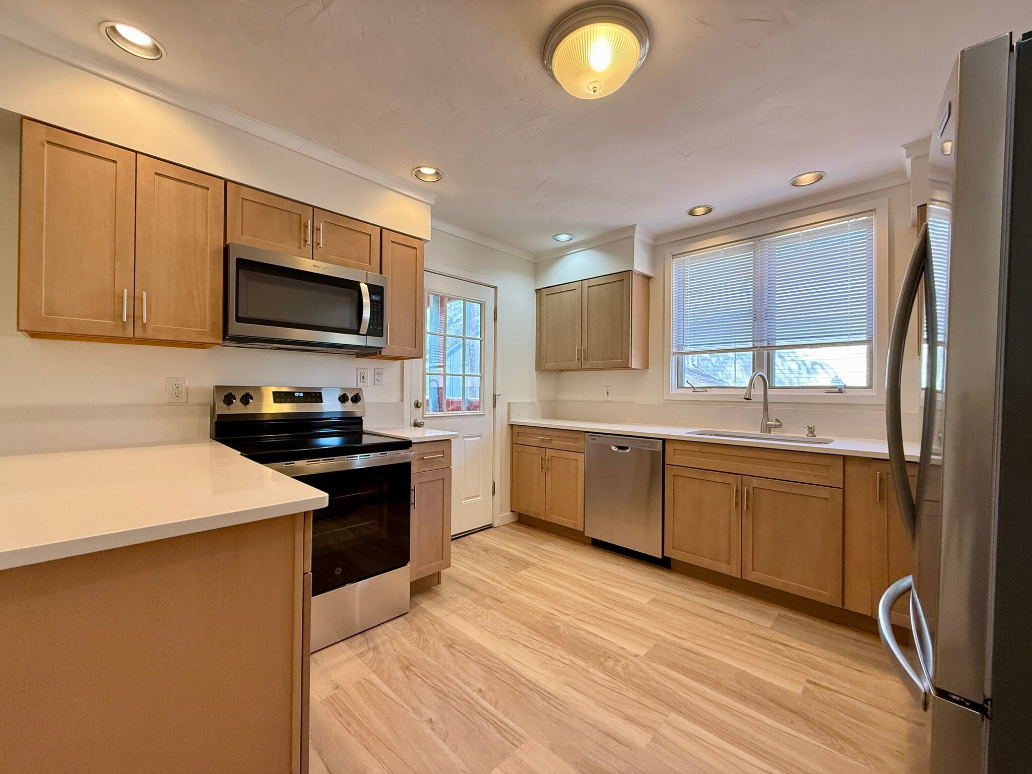 Building Photo - 909 Ouray Ave