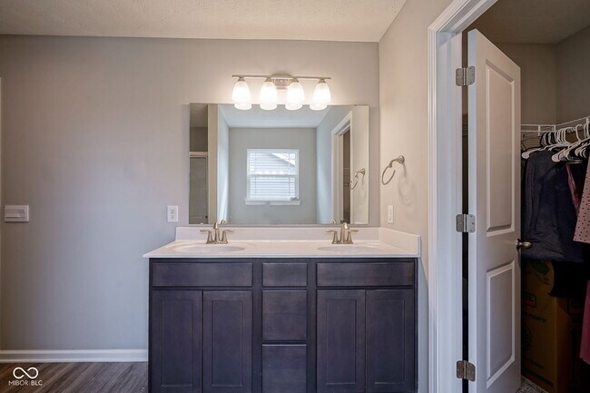 Building Photo - 6810 Birmingham Ave