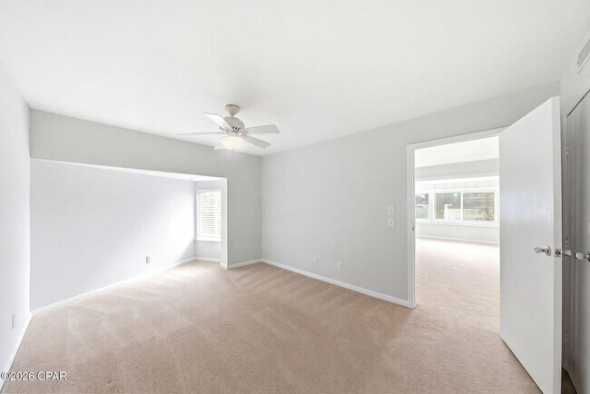 Building Photo - 4725 Bay Point Rd