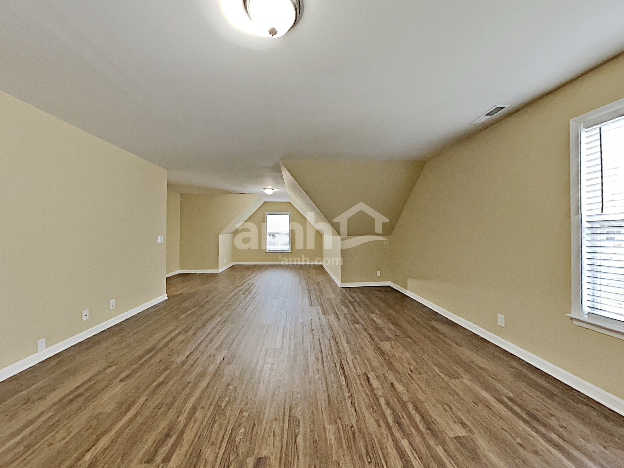 Building Photo - 1262 Lasalle Dr