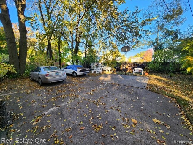 Building Photo - 400 Stratford Rd