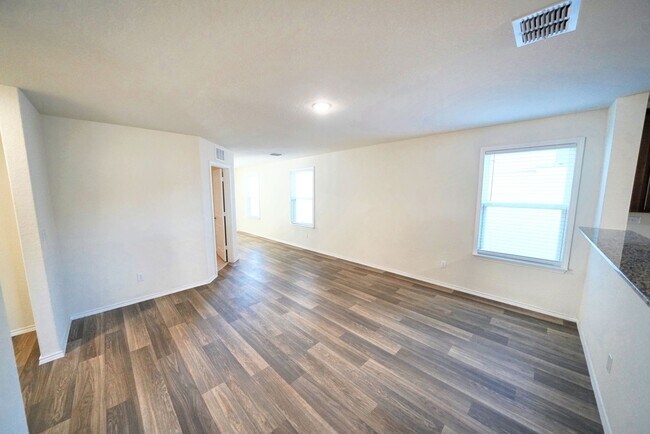 Building Photo - Stylish Move-In Ready Home in Rosillo Ranch, San Antonio, TX - Realtor Commission: $400