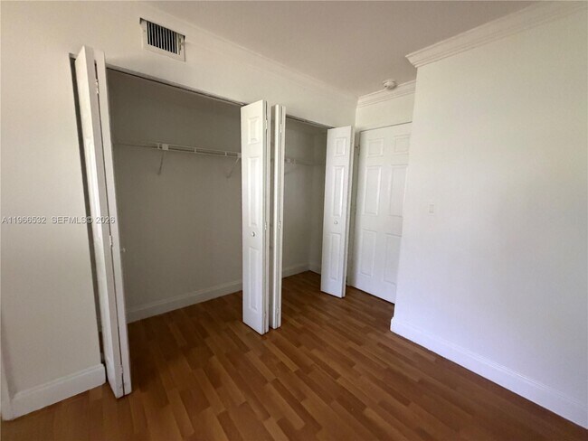 Building Photo - 104 Gardens Dr