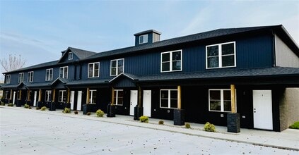 Building Photo - 913 W 9th St