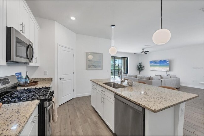 Building Photo - 15716 Barefoot Beach Dr