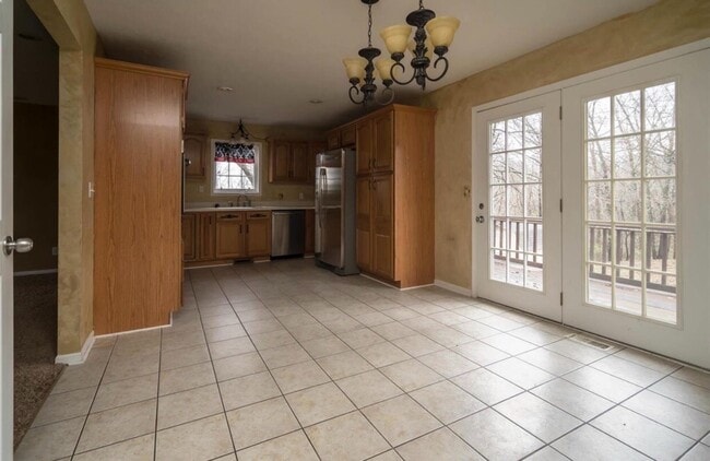 Building Photo - *~*Gorgeous Home, Located in Waynesville*~*