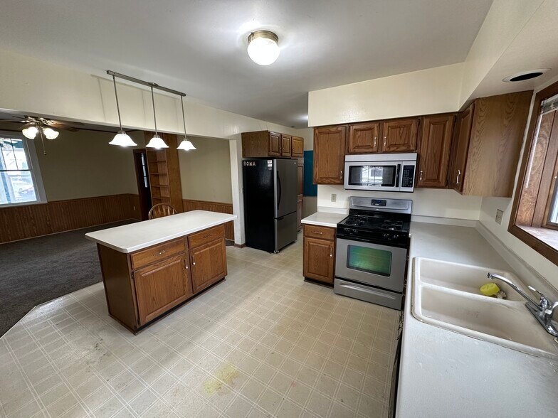 Building Photo - 915 Madison St