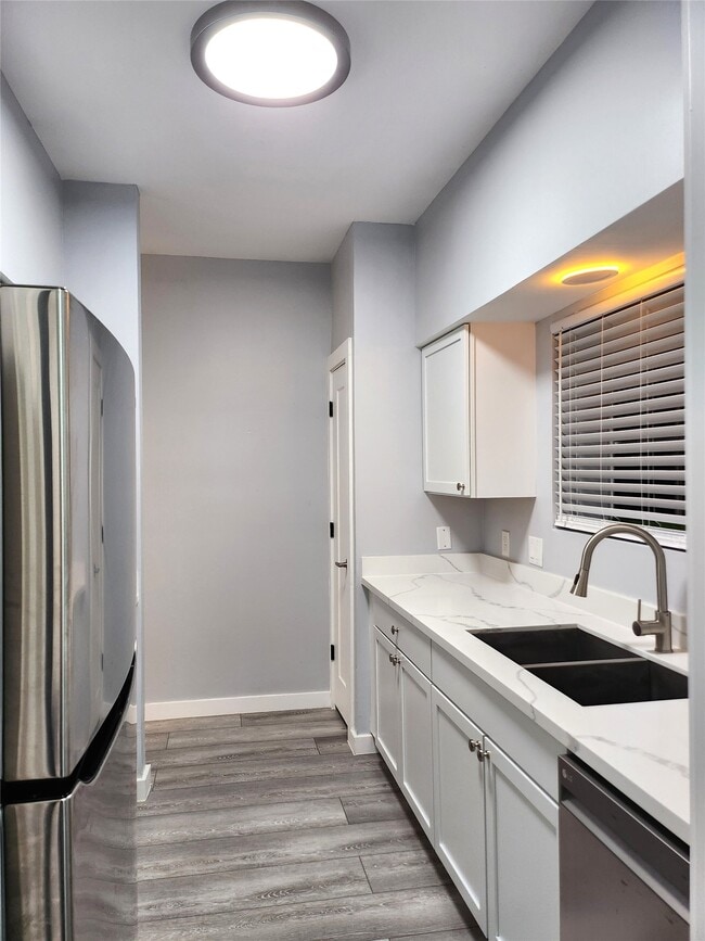 Building Photo - 6500 Harbor Town Dr