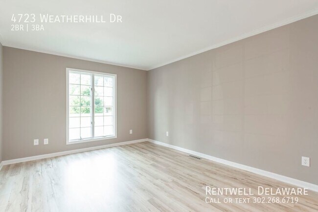 Building Photo - GORGEOUS TOWNHOME