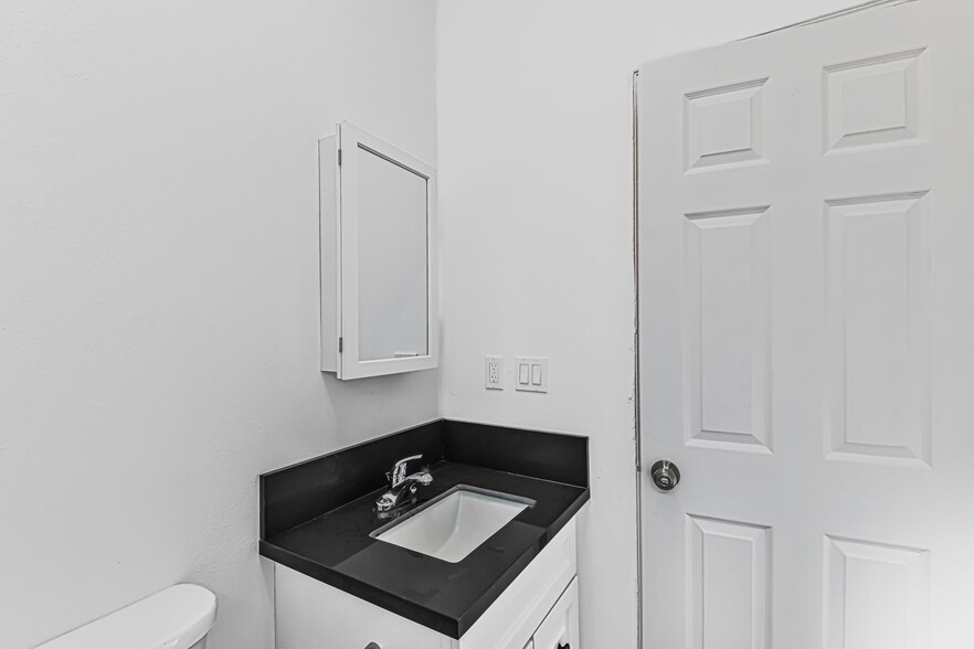 Building Photo - 1503 S Shenandoah St