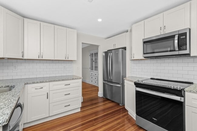 Building Photo - 44 Hillsdale St