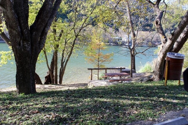 Building Photo - 3117 Fritz Hughes Park Rd