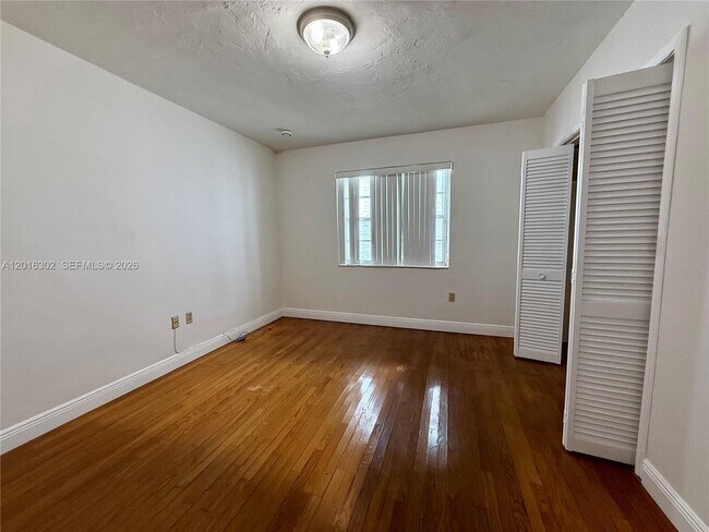 Building Photo - 110 Antilla Ave