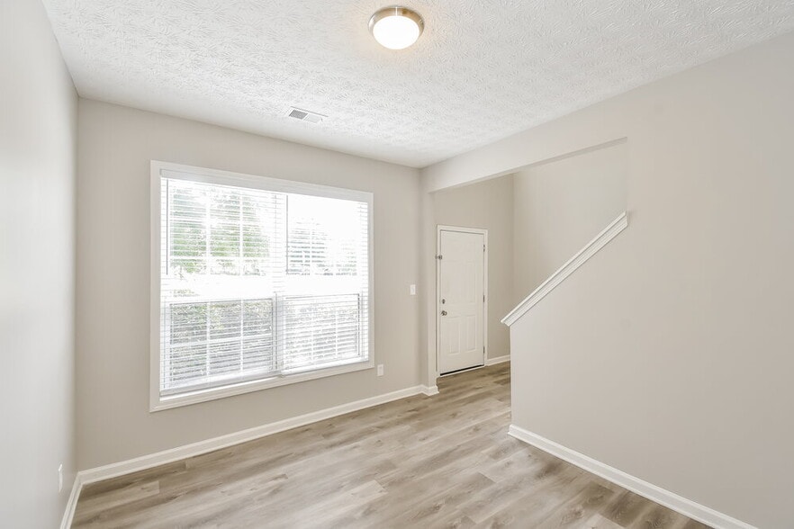 Building Photo - 7050 Silver Bend Overlook