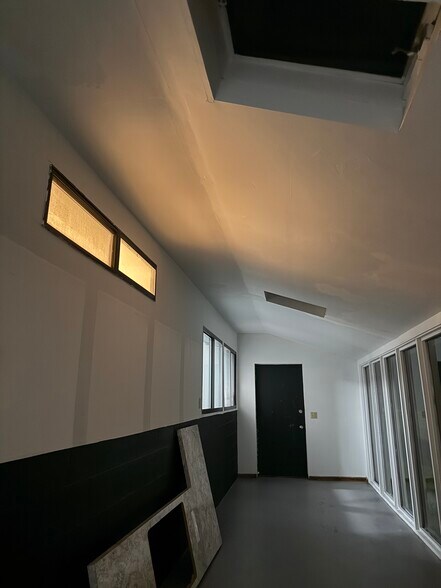 Building Photo - 1053 Danby Rd