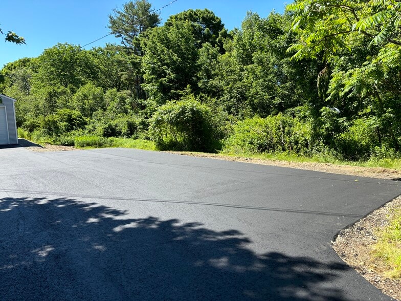 Parking area - 1175 Mere Point Rd