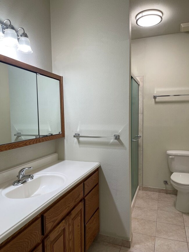 Building Photo - 3 BED 2 BATH W/ATTACHED MOTHER-IN-LAW SUITE *SOLAR PANELS ON ROOF = LOW ELECTRIC BILL*