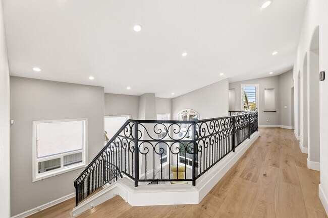 Building Photo - 1832 11th St